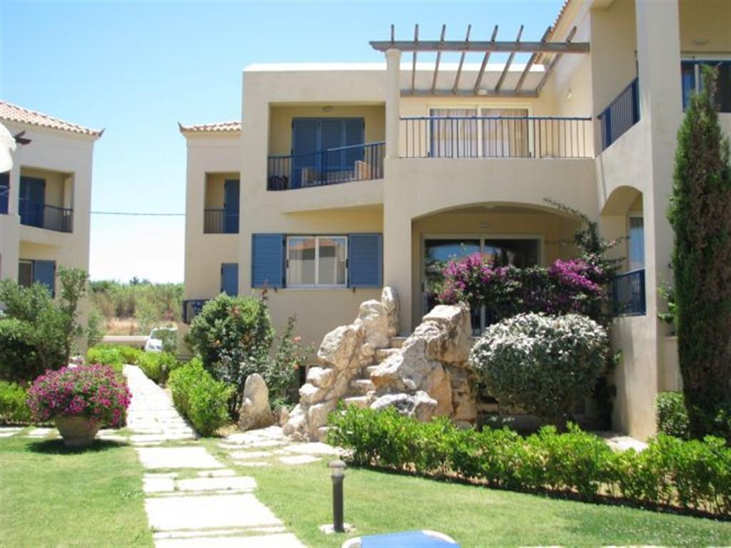 House in a complex, next to the sea near Platanias