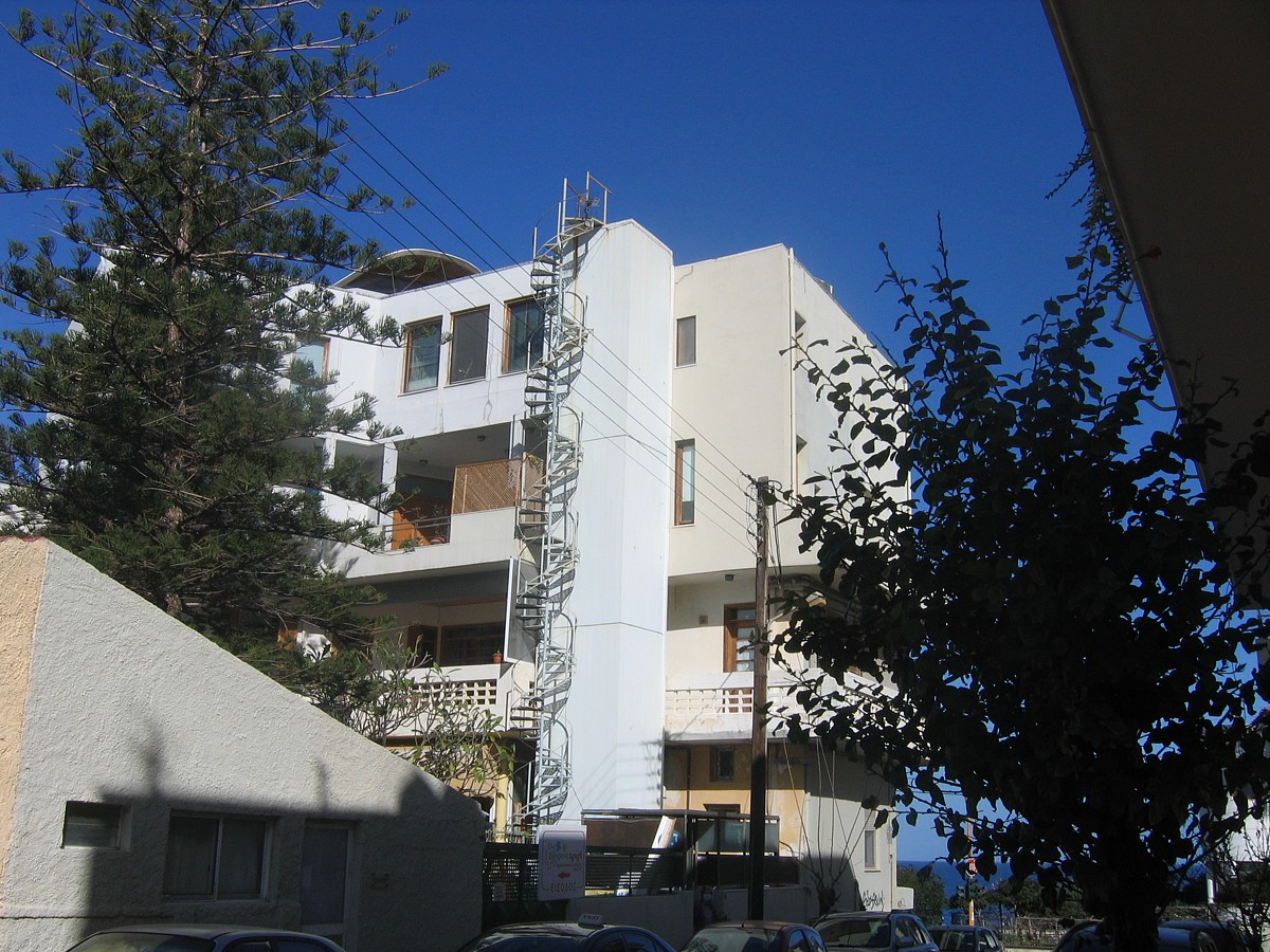 Apartment-commercial  with unobstructed sea views near the center.