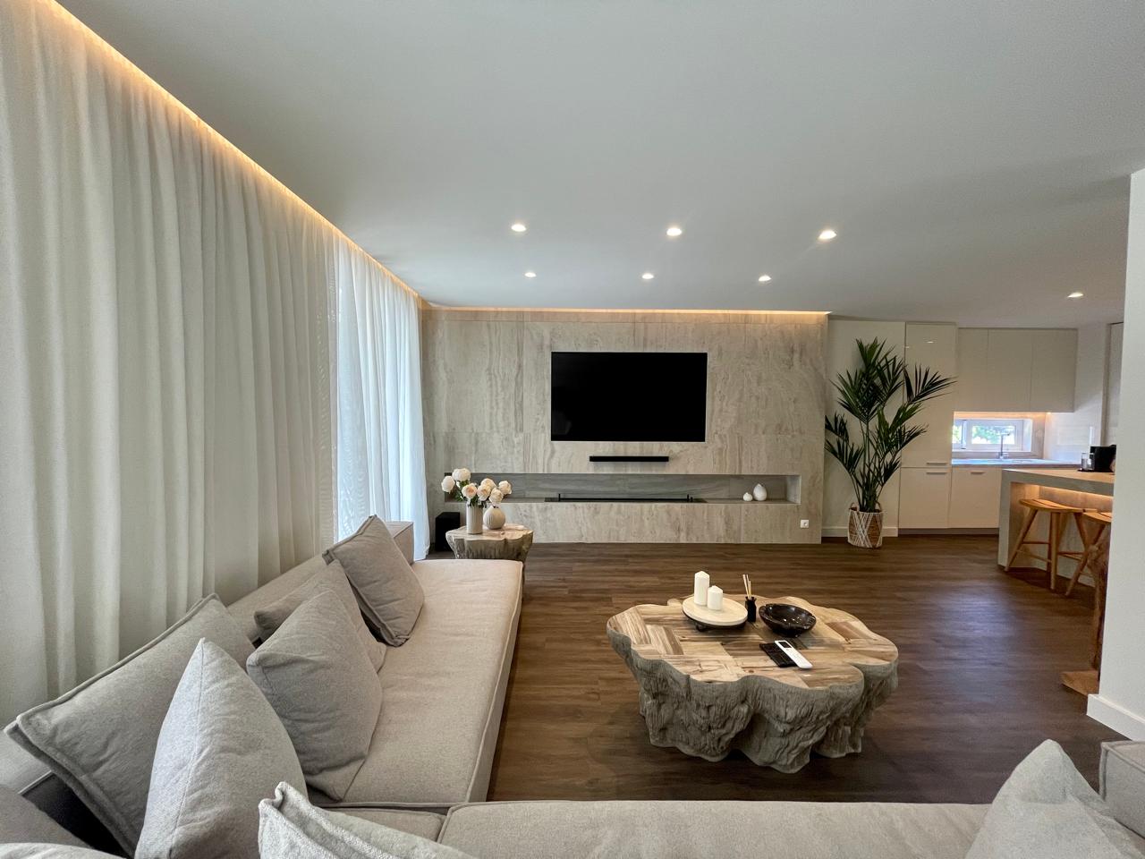 Three Bedroom Apartment for sale in Vouliagmeni. ID A4-11493