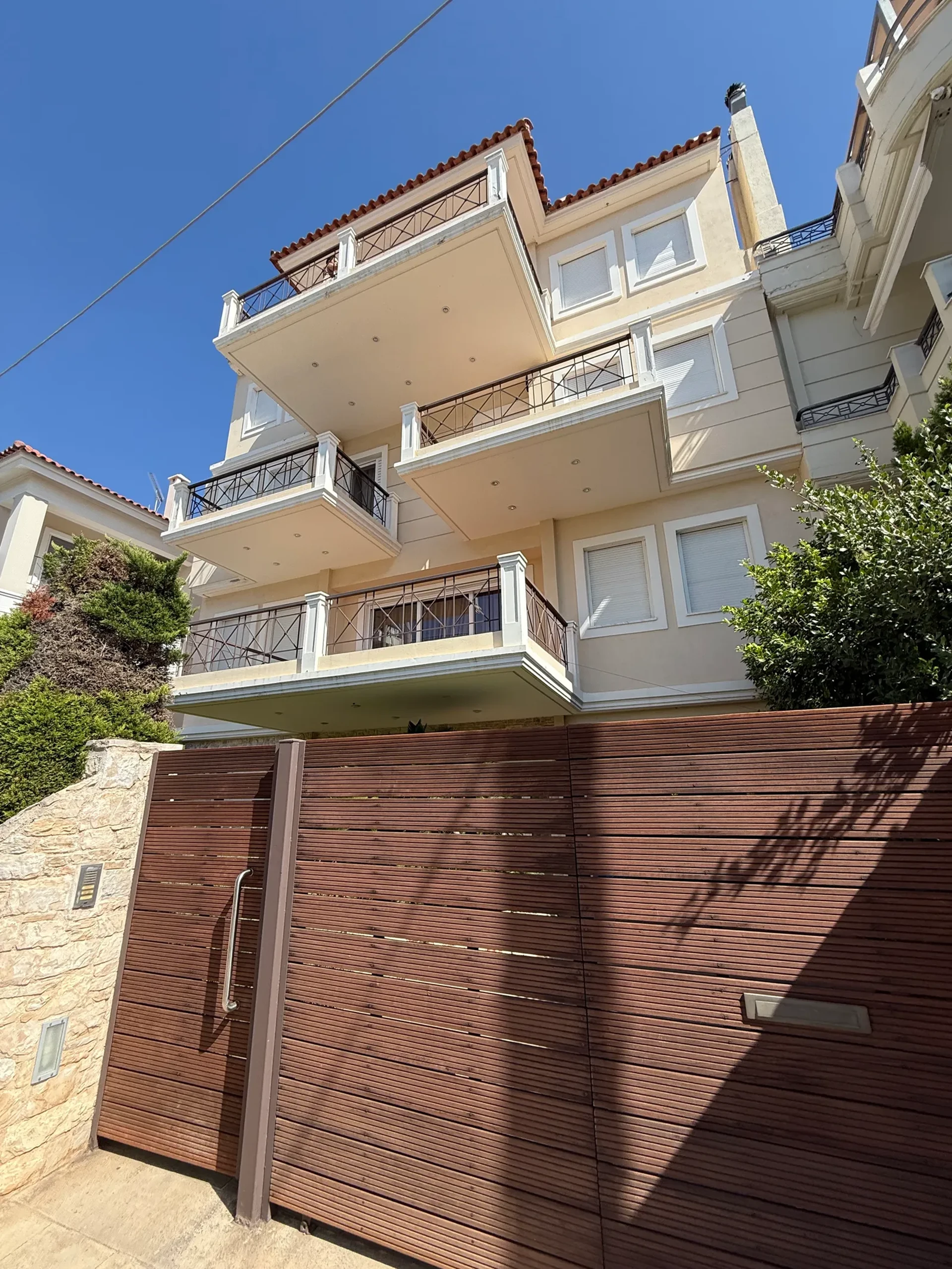 Three Bedroom Maisonette for sale in Voula. ID A4-11990