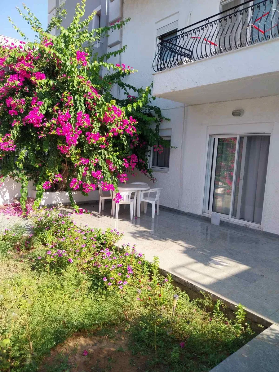 Three Bedroom House for sale in Rhodes. ID R4-12296