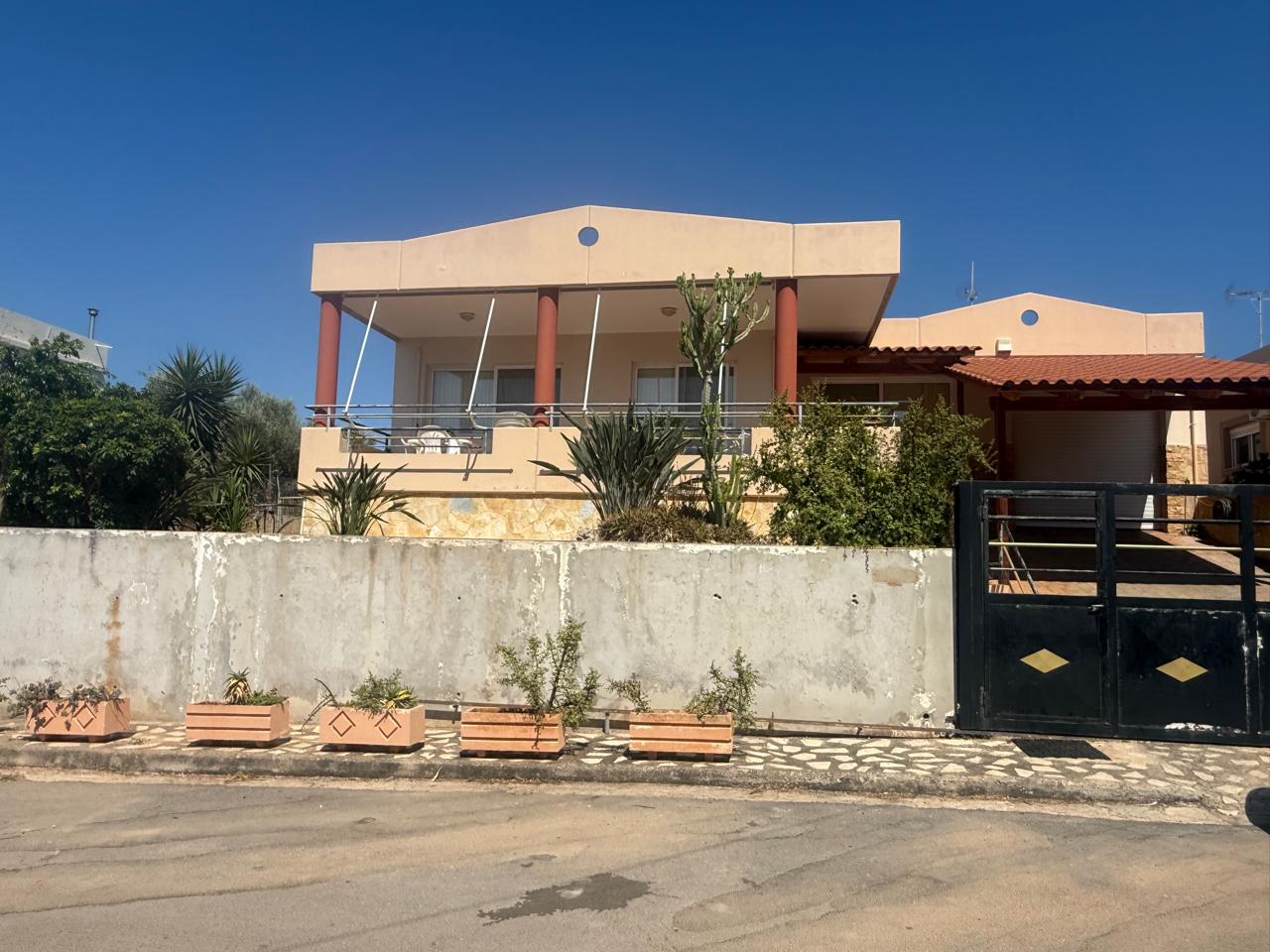 Seaview House for sale in Kalathas. ID 04-11077