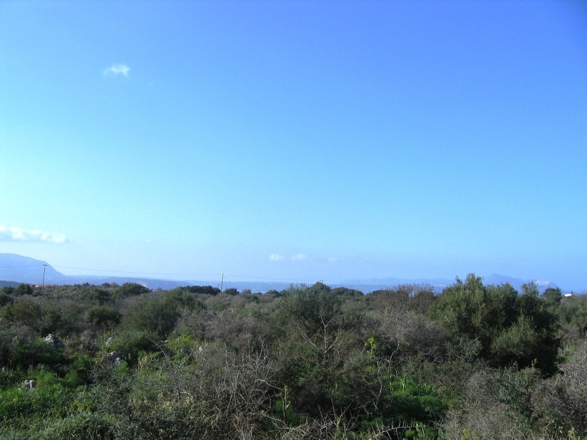 Large plot with White Mountain and sea views in Vamos