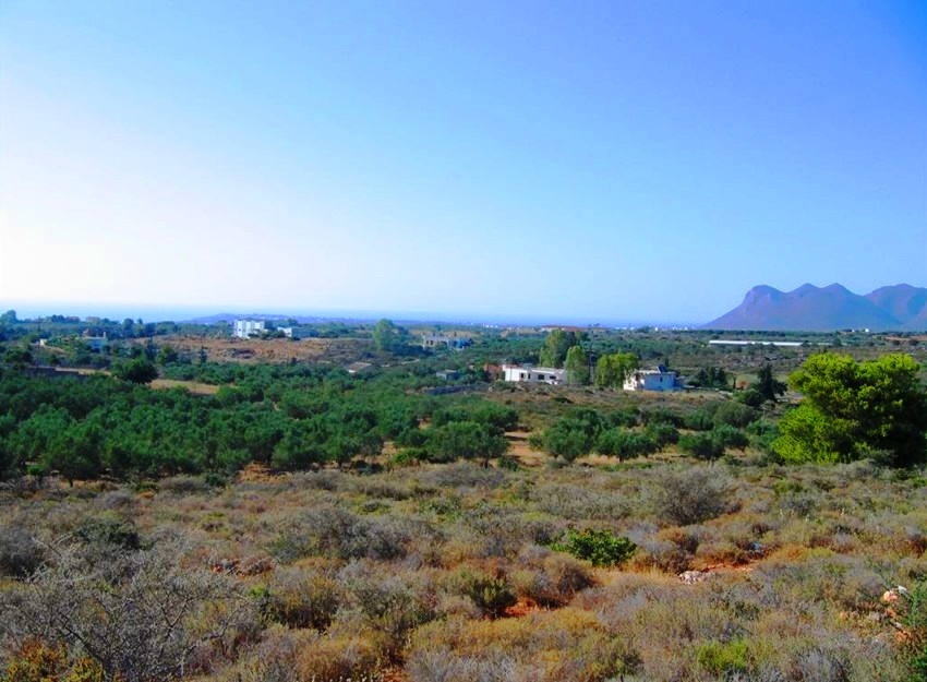 Plot with sea and mountain views in Kambani