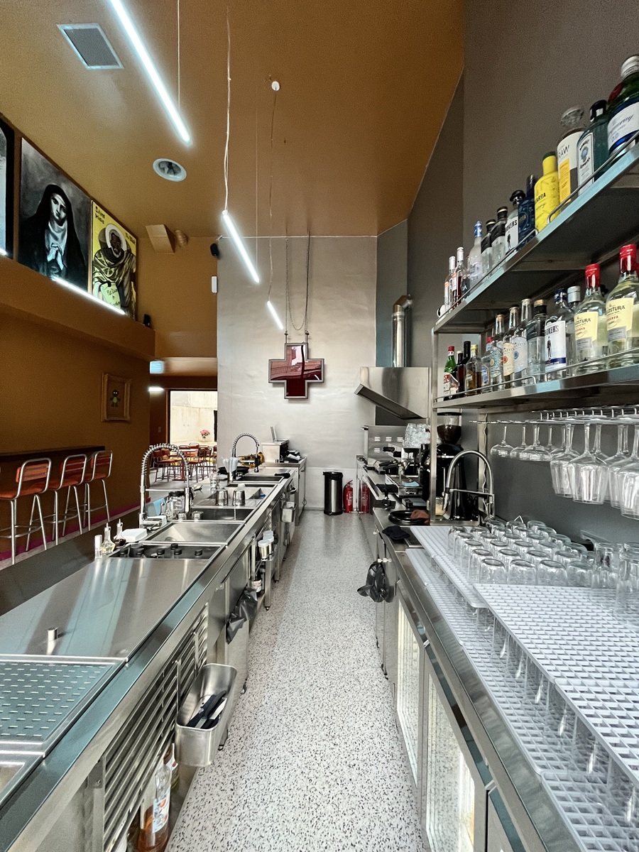 Bar for sale in Athens. ID A6-557