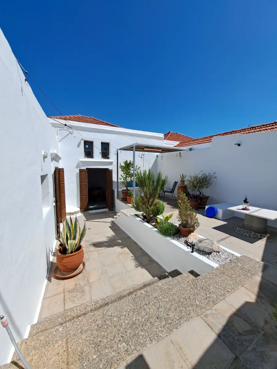 Rhodes House for sale. ID R4-9565