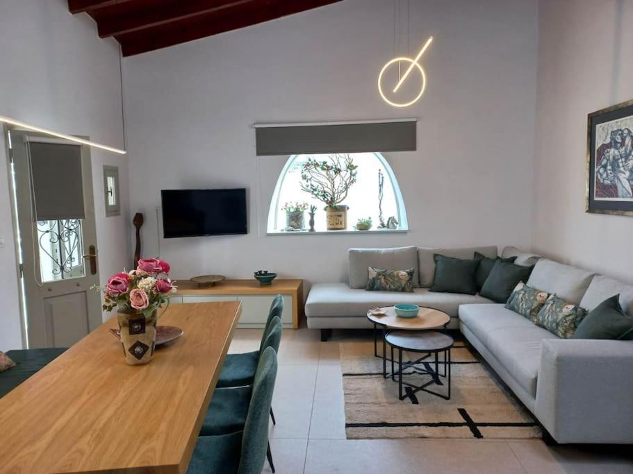 Winter Rental in Agia Marina. ID 07-310