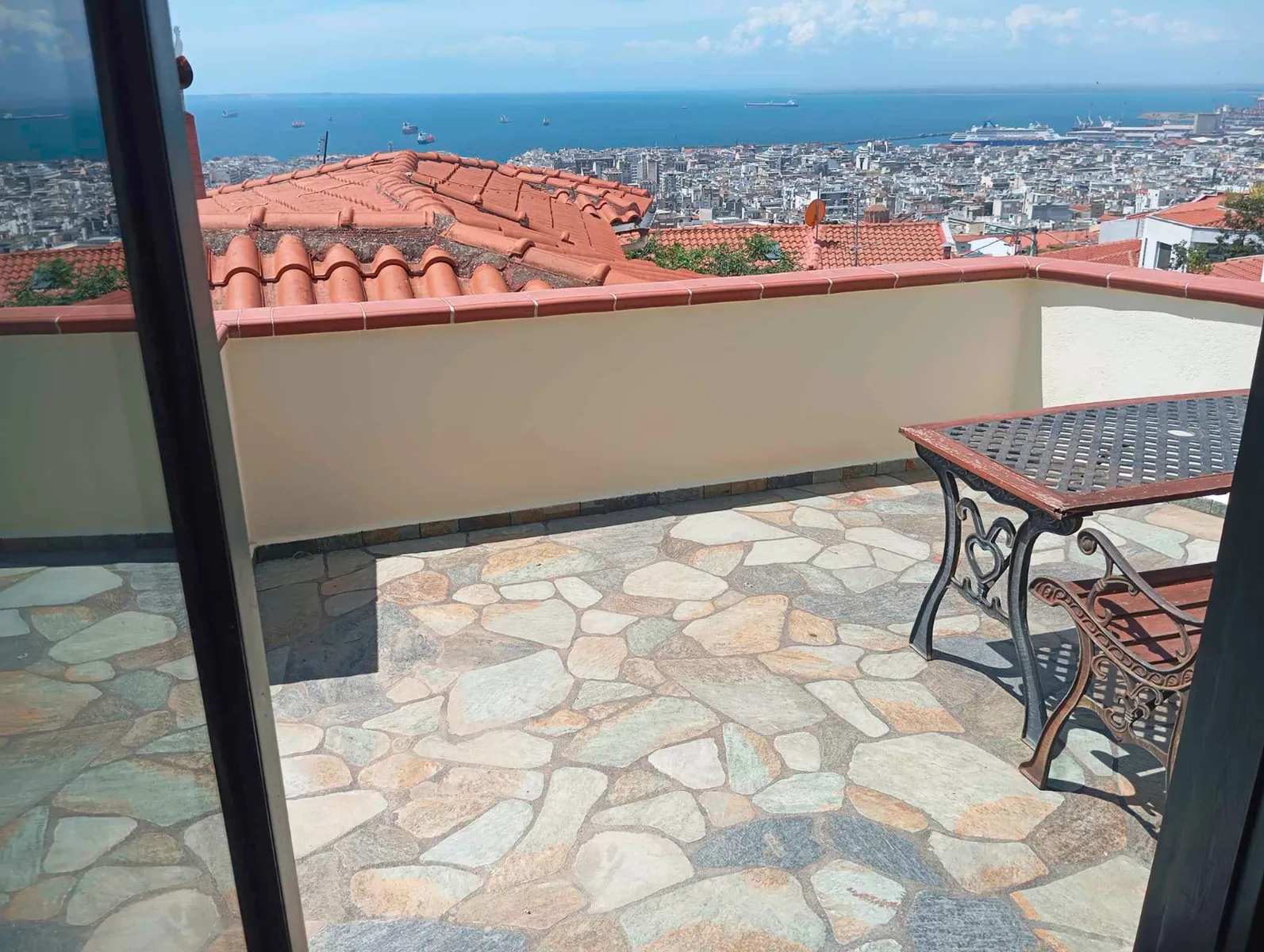 Seaview Aparment for sale in Thessaloniki. ID Th4-8952