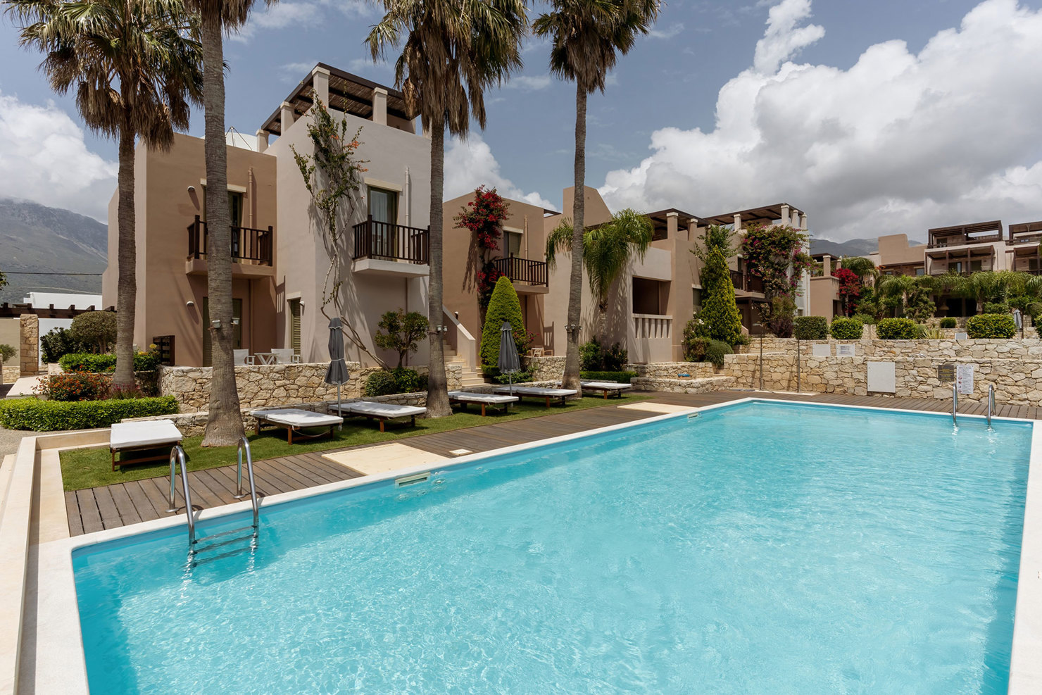 Apartment with Hotel Services and Guaranteed Returns for sale in Plakias. ID 14-8264