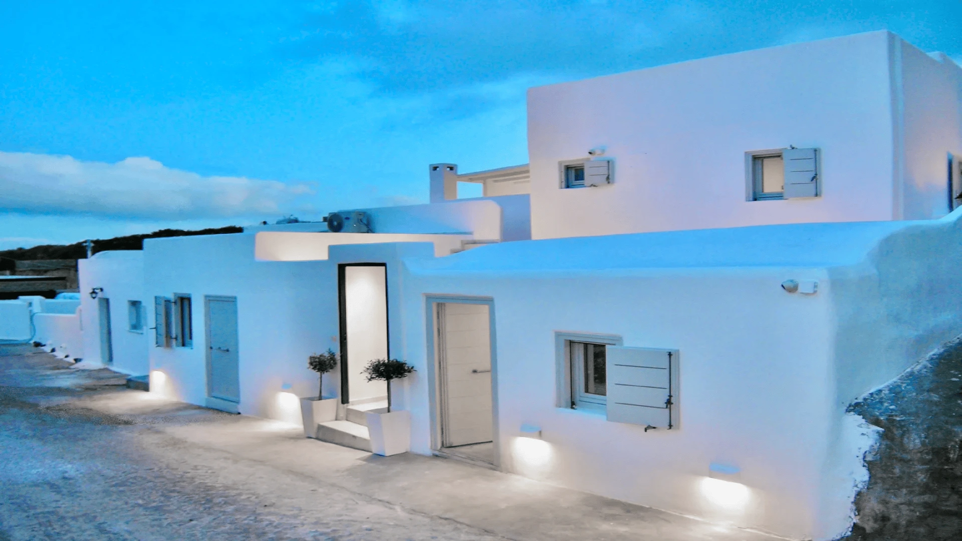 Four Luxury Suites for sale in Santorini. ID S4-12192
