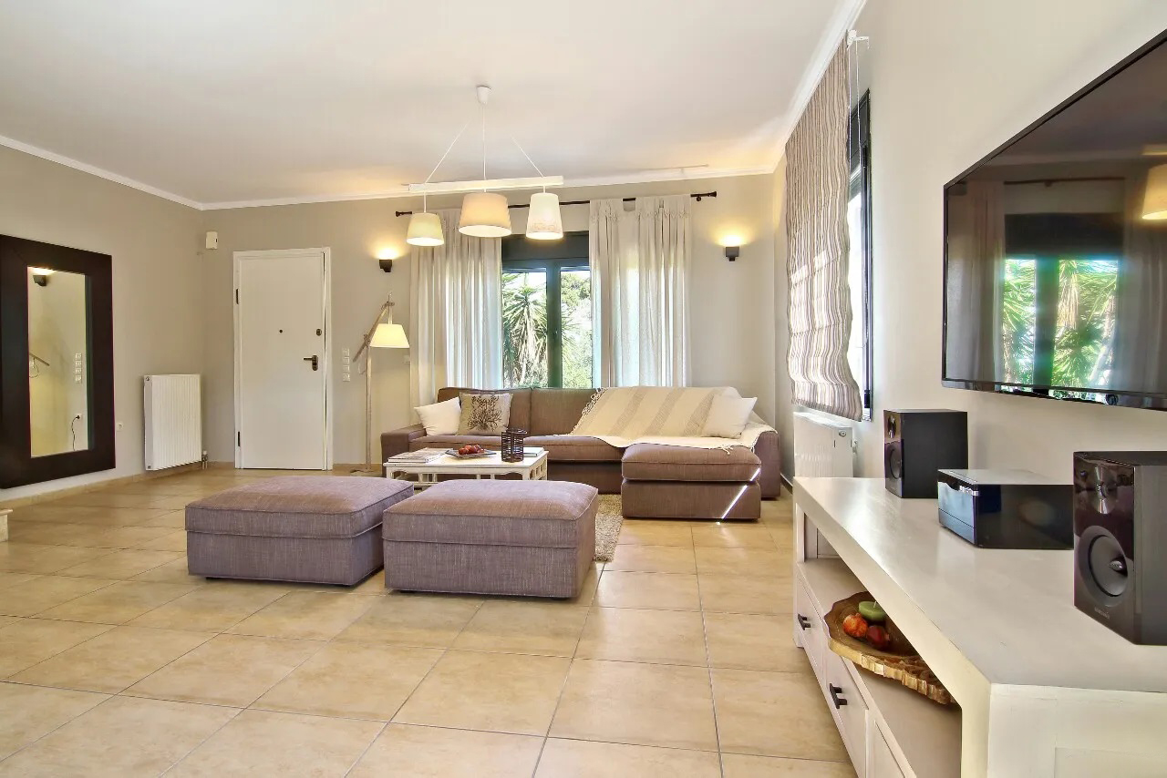 Maisonette in Glyfada for Rent. ID A01-1206