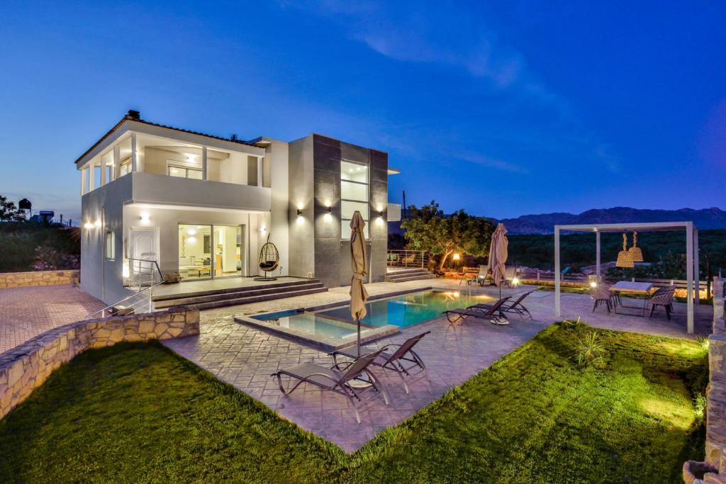 Villa for sale in Chorafakia. ID 0v-1060