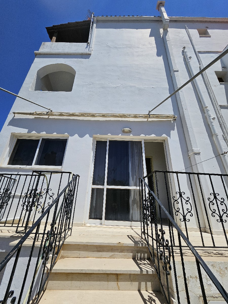 Building with Three Apartments for sale in Kefalas. ID 04-7451