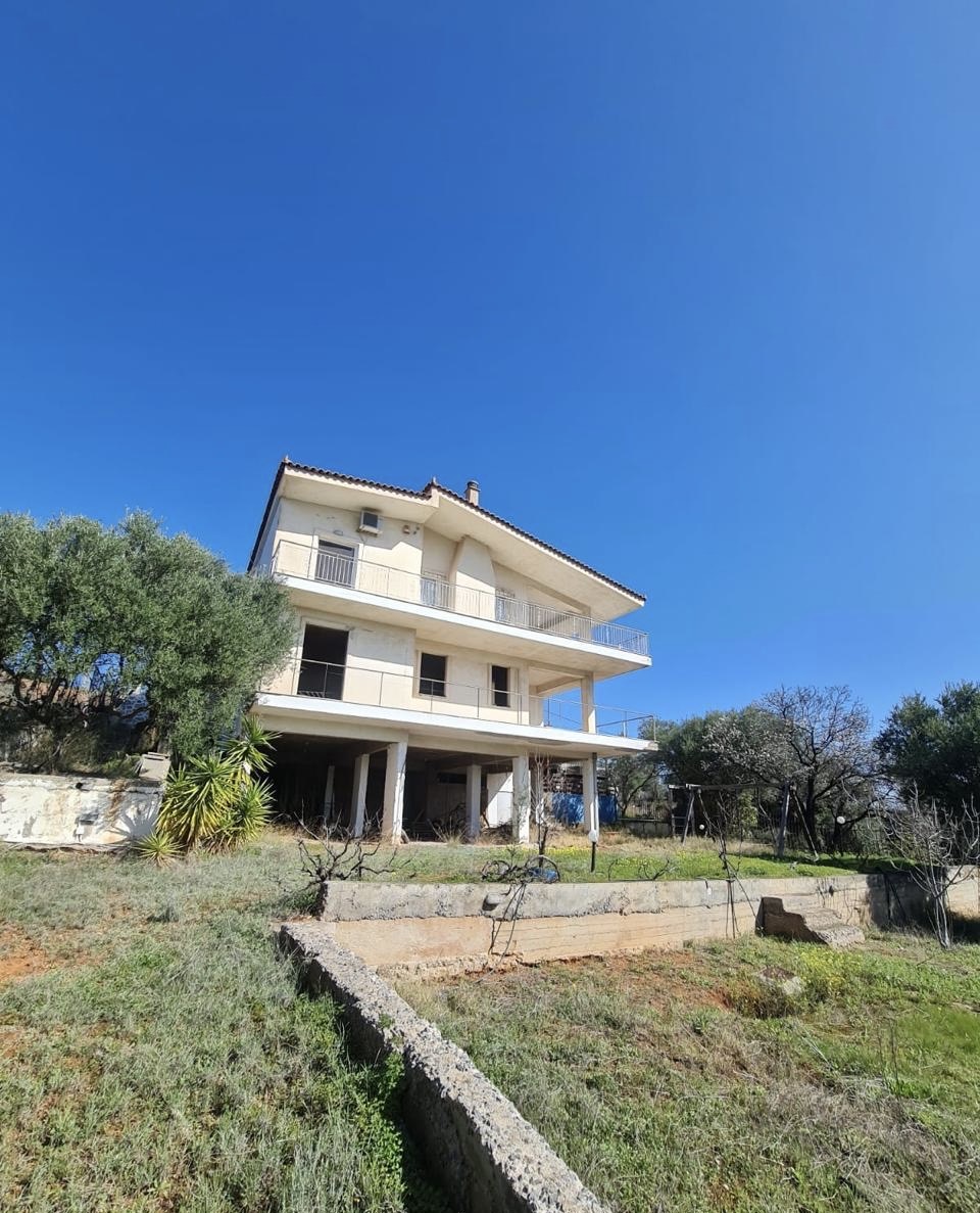 Building with Two Apartments in Oropos for sale. ID AB-1351