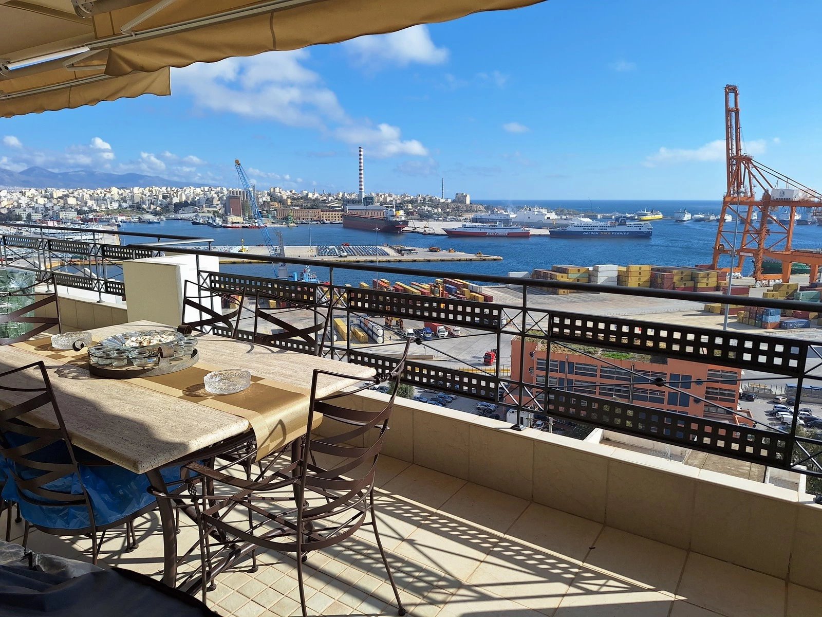 Apartment with views of the Port of Piraeus for sale. ID A4-6971