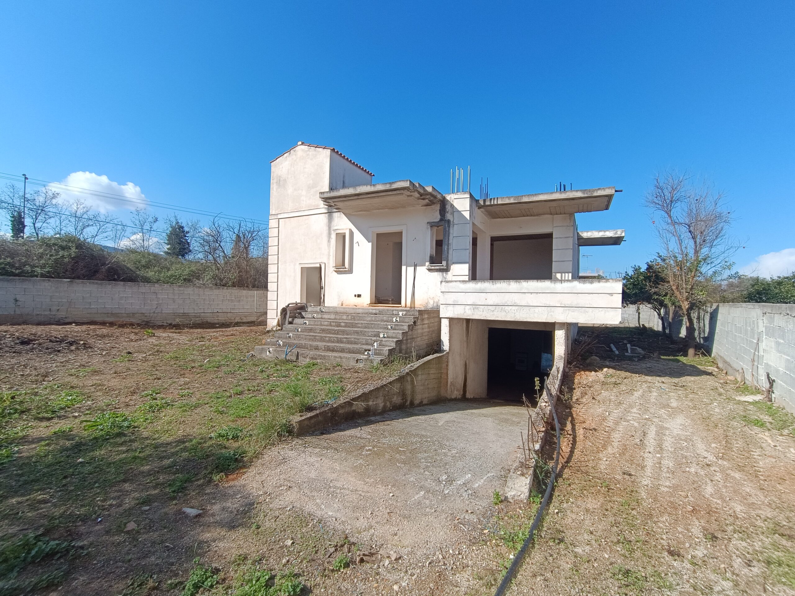 Unfinished House for sale in Mournies. ID 04-6986