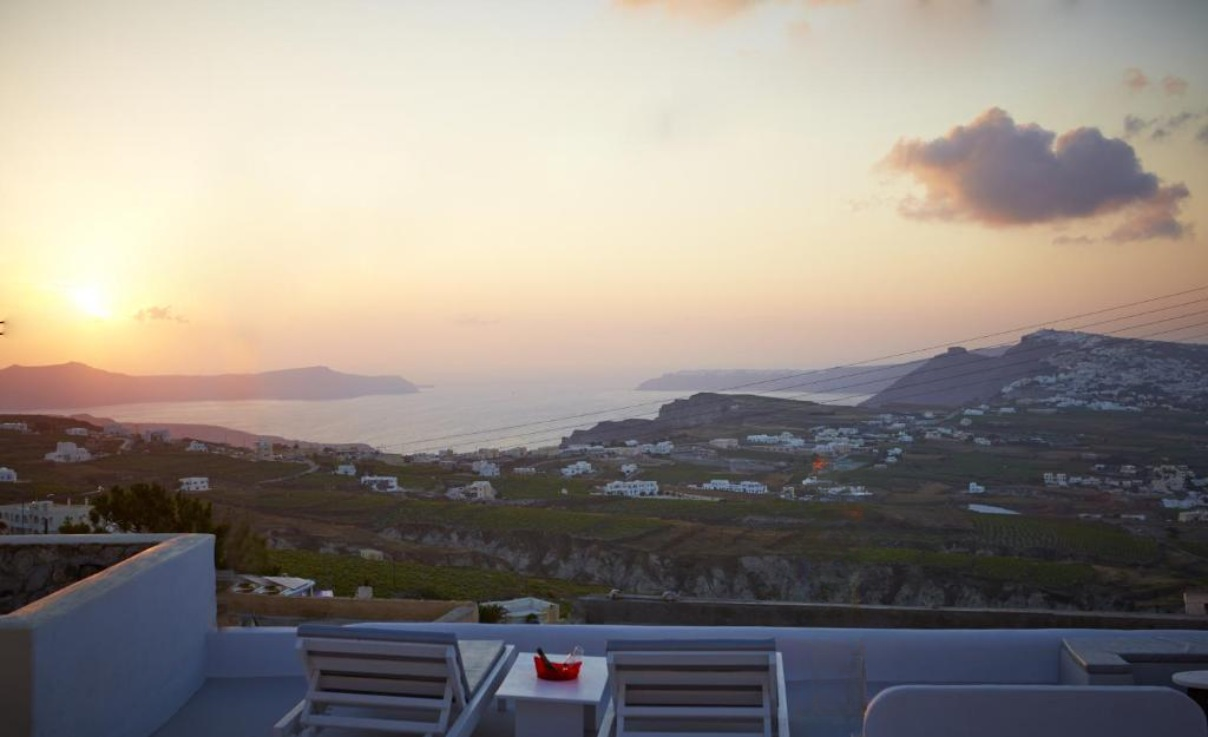 Villa for sale in Santorini. ID Sv-1002