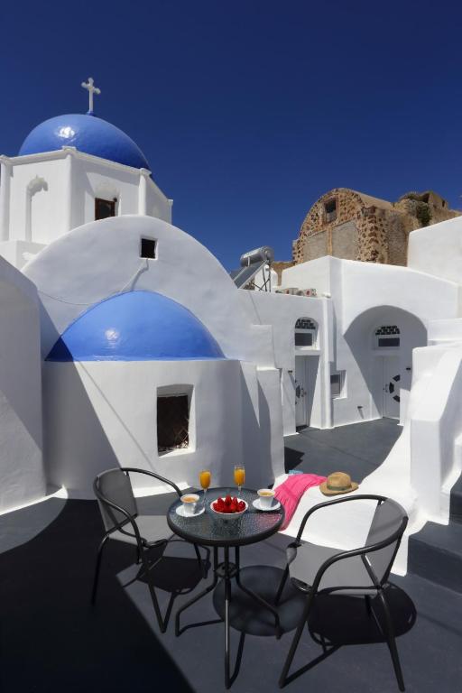 Two Houses in Santorini for sale. ID S4-6758