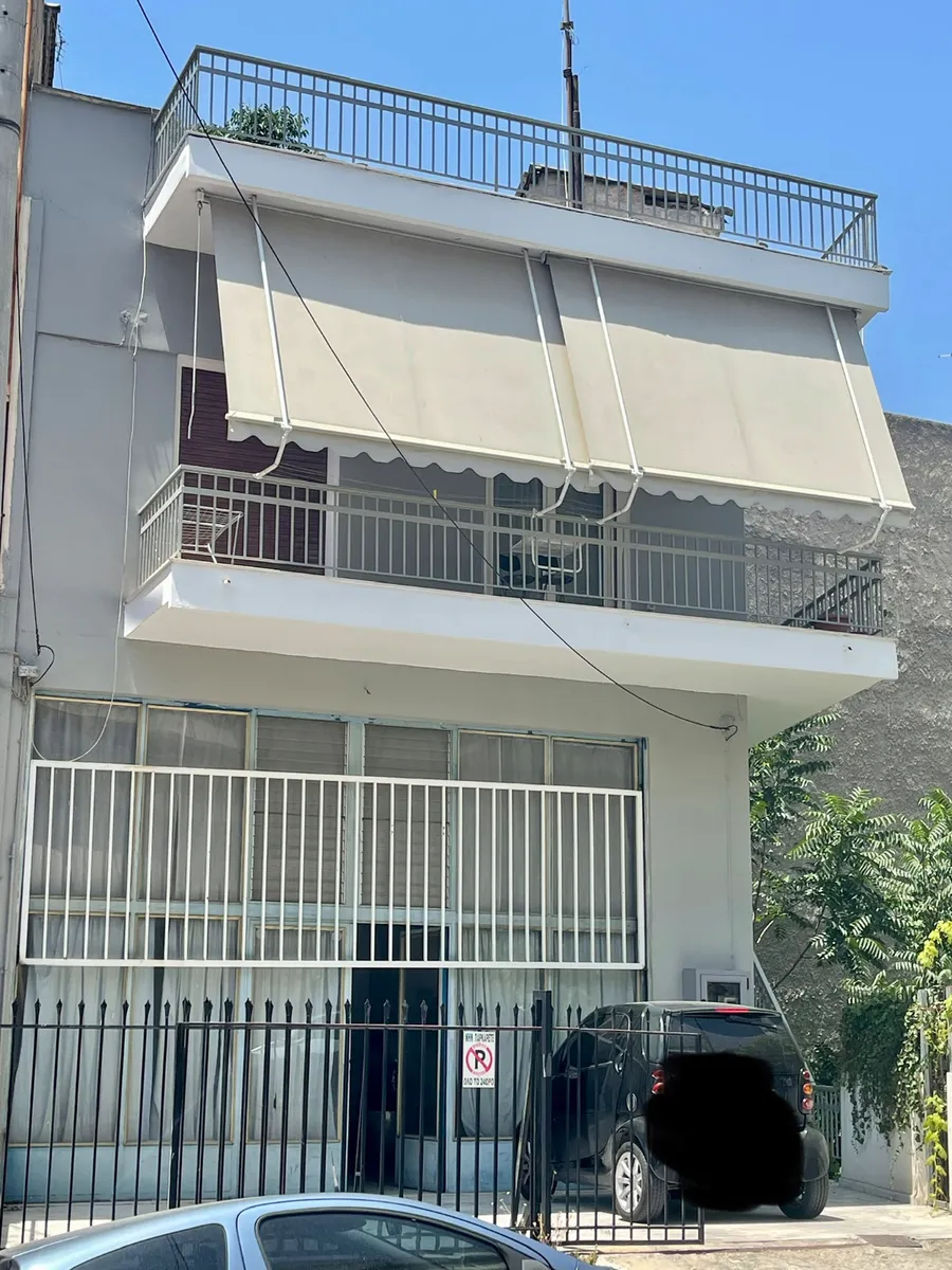 Building with one Shop and one Apartment for sale. ID A4-1297