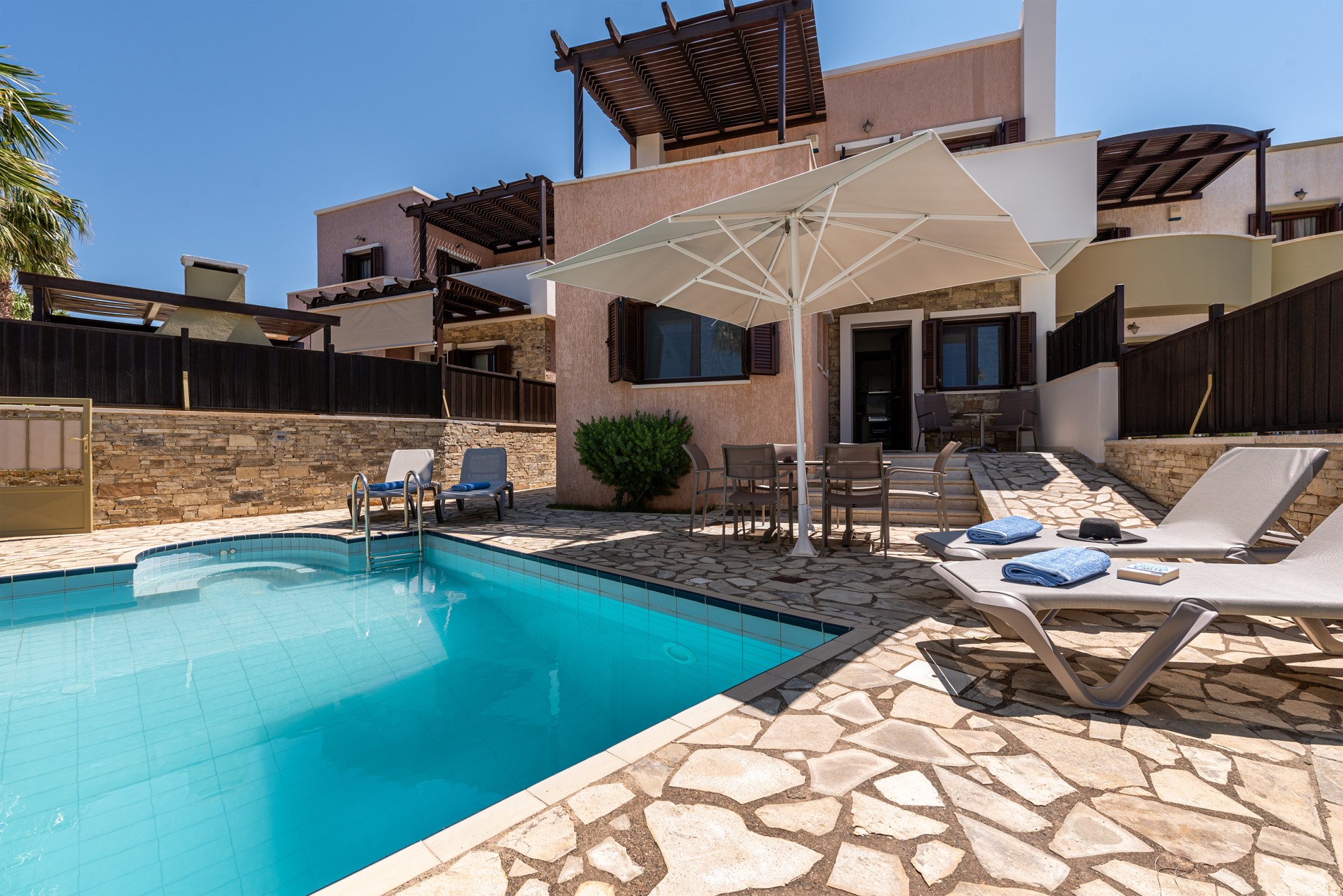 Villa with Four Bedrooms in Makris Gialos for sale. ID 3v-881