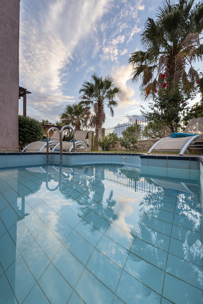 Makris Gialos Villa with Four Bedrooms for sale. ID 3v-880